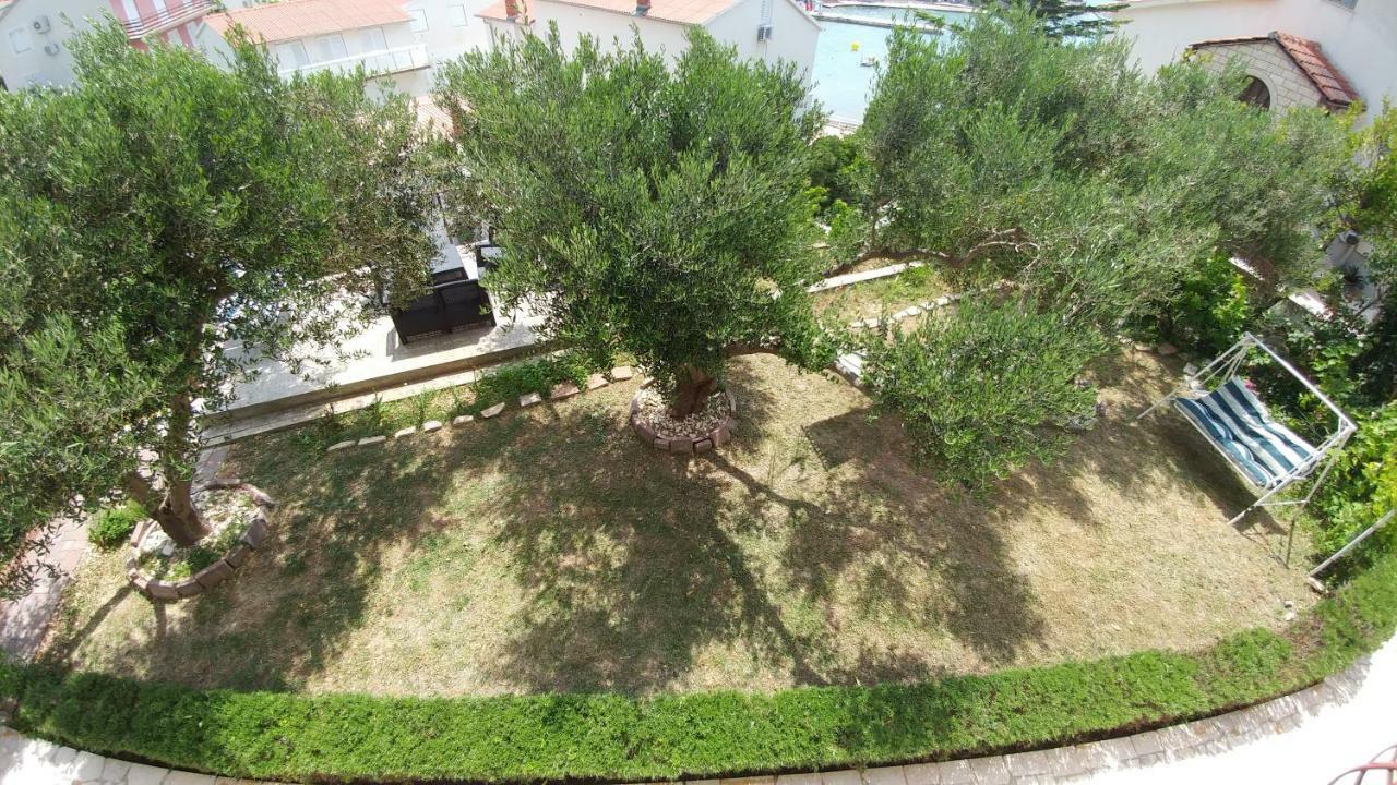 Apartments Dora Banjol Exterior foto